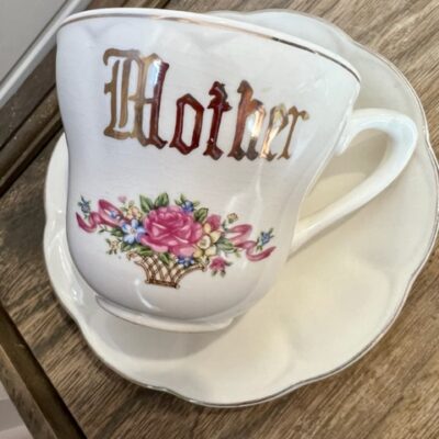'Mother Floral' Teacup with fresh flowers