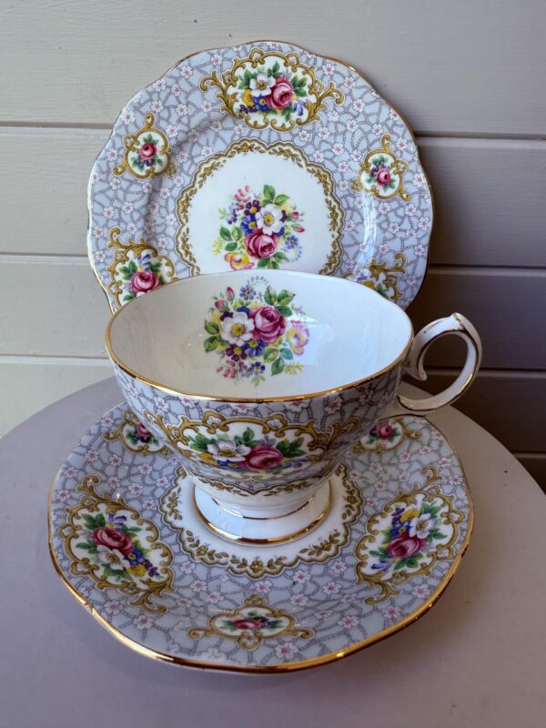 Gainsborough Trio Teacup Posy