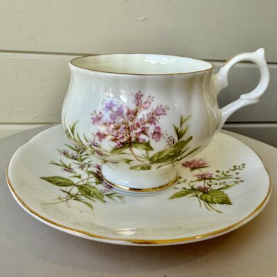 Vivienne teacup posy with fresh flowers