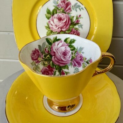 Retro yellow roses teacup with fresh flowers
