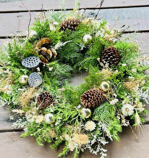 Christmas Wreath - Traditional Fresh Flower
