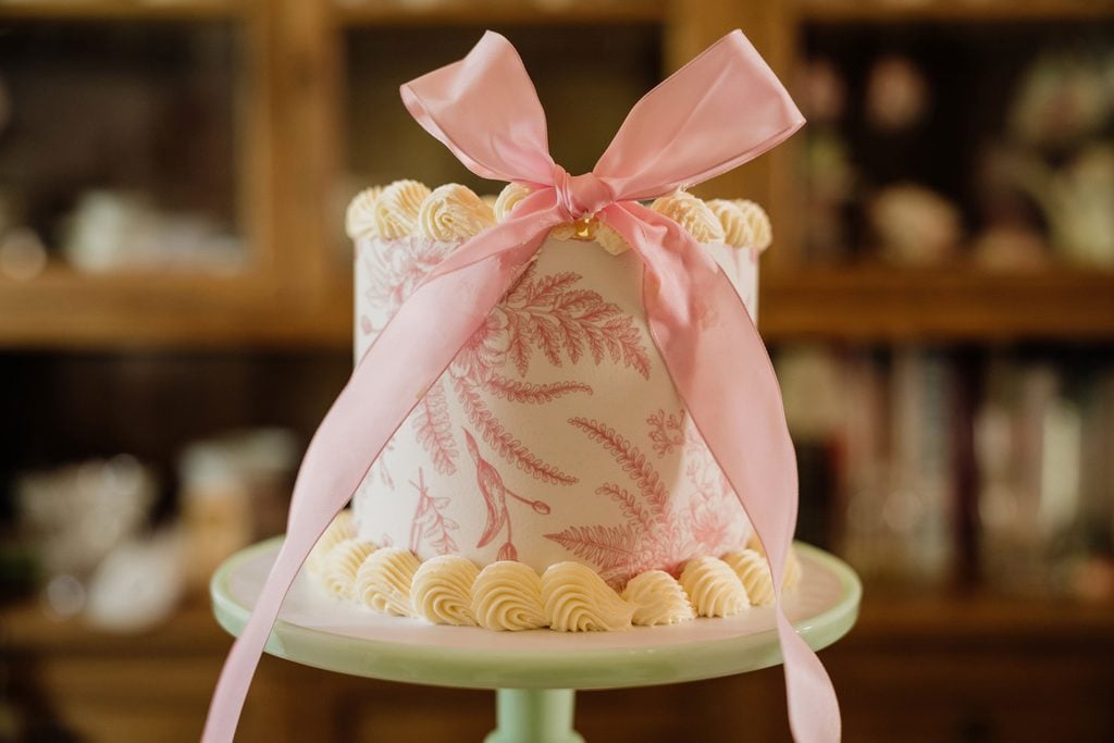 Wonderland Kitchen made my exquisite birthday cake. The brief was a giant pink bow.