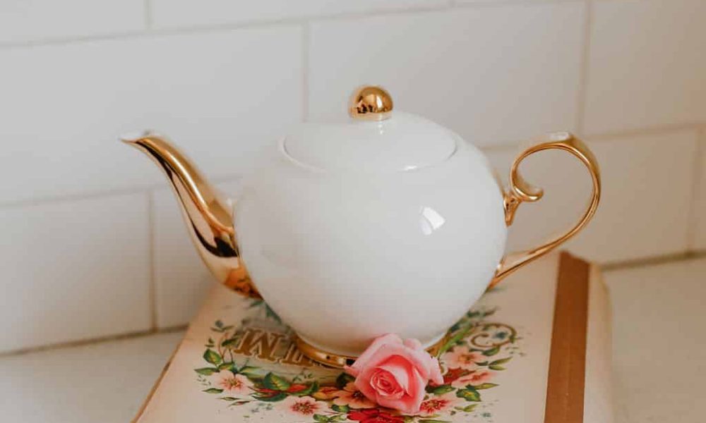Cristina Re Large Pink Teapot