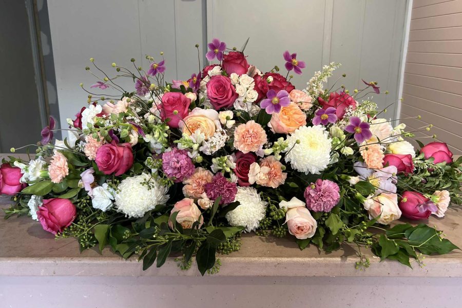 beautiful-funeral-flowers-casket-newcastle-roses