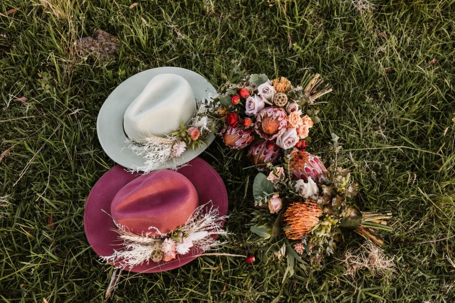 dried-wedding-flowers-hat-decorations