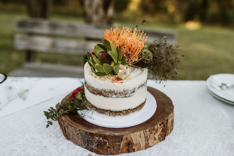 native-wedding-cake-flowers